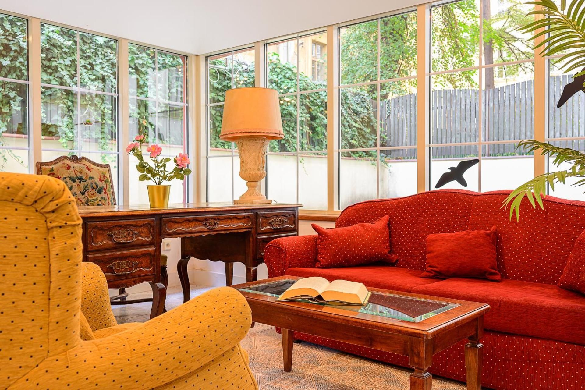 shared lounge/tv area