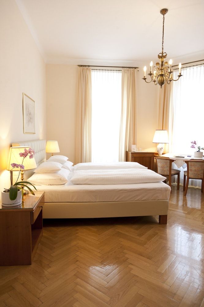 Hotel Schwalbe Double Room, 1 Queen Bed, Private Bathroom 3