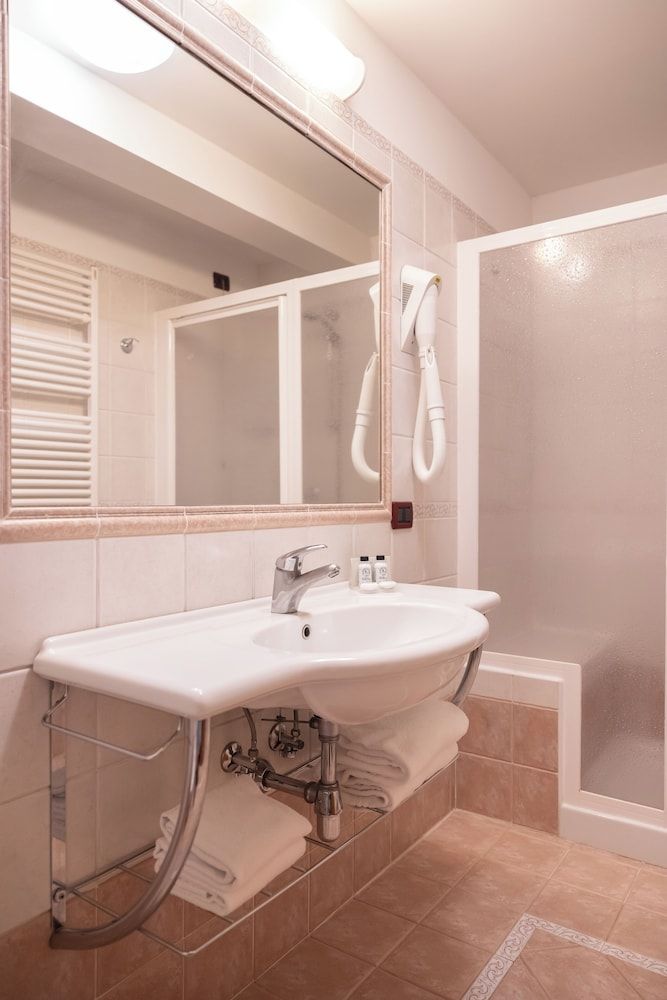 Golf Hotel Superior Quadruple Room 6