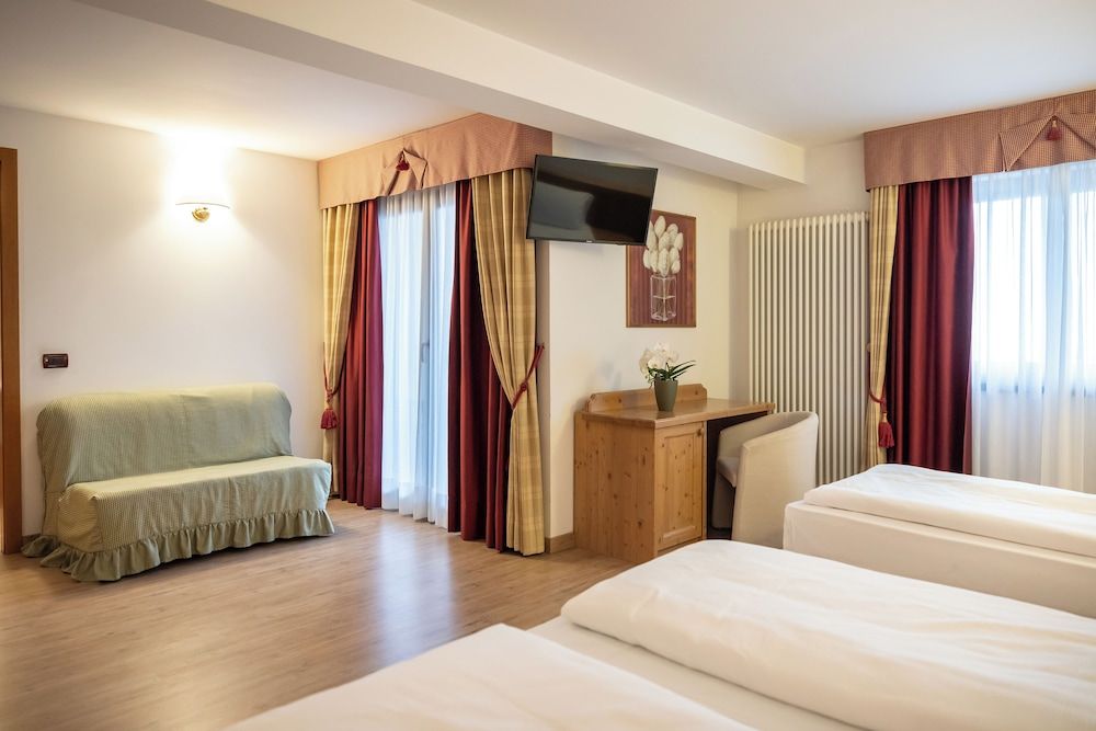 Golf Hotel Superior Quadruple Room 2