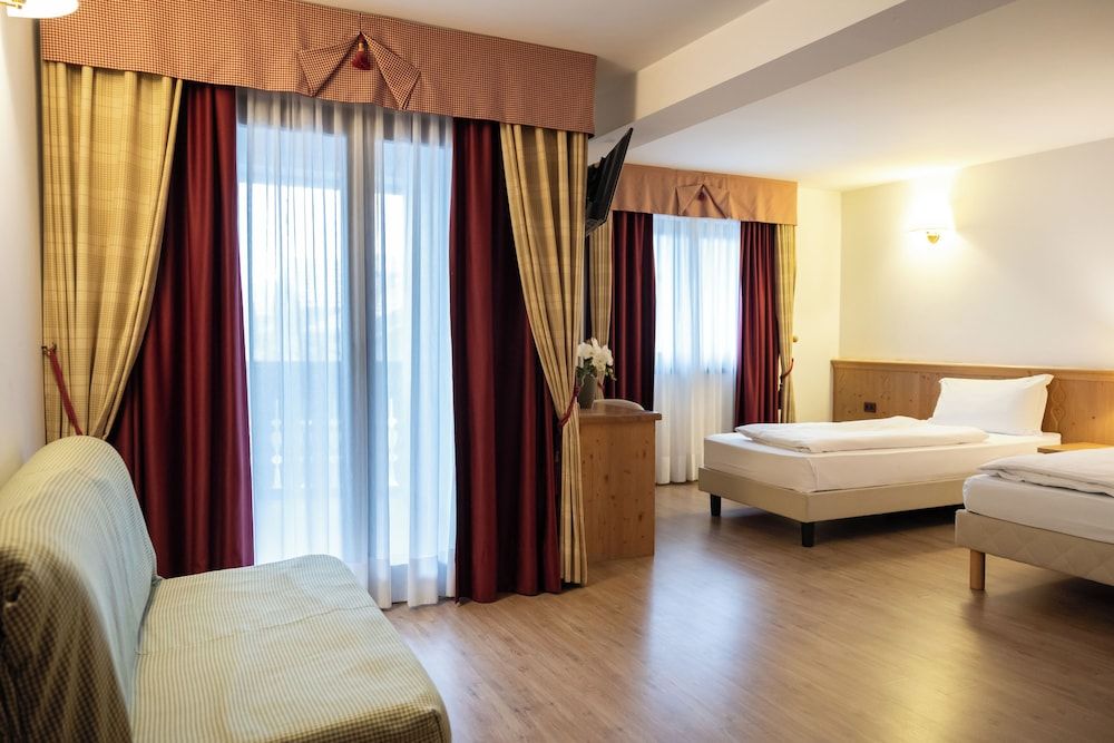 Golf Hotel Superior Quadruple Room 3