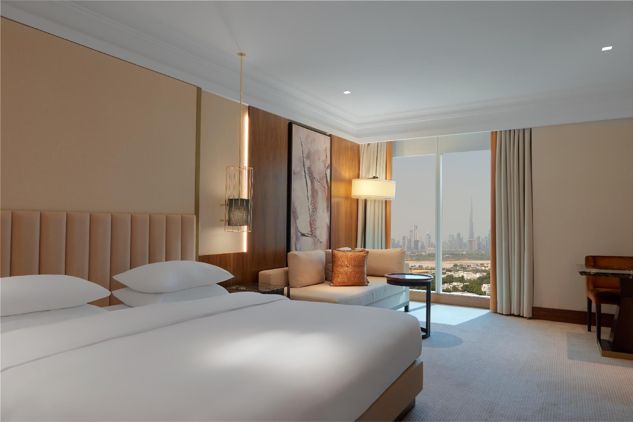 1 King Bed with Club Access