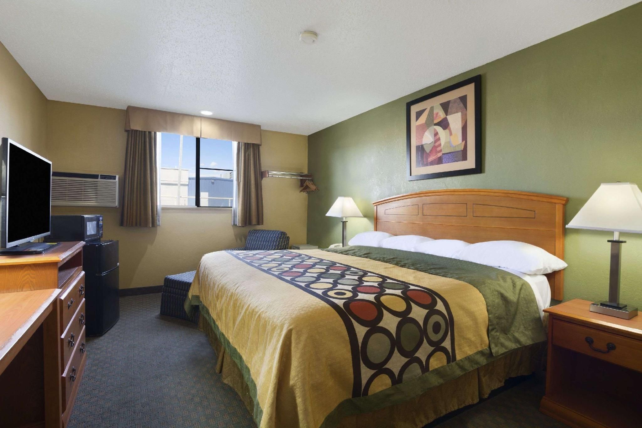 undefined Super 8 by Wyndham Amarillo 6