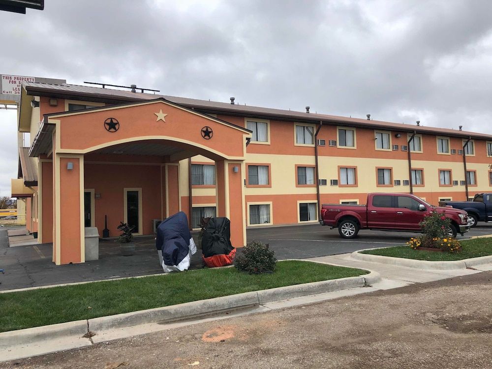 undefined Super 8 by Wyndham Amarillo 2