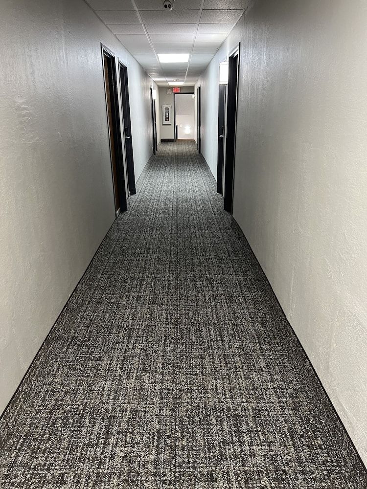 Handrails in hallways