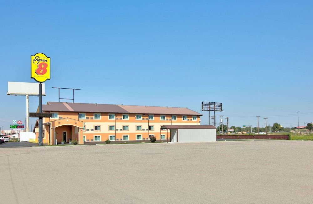 undefined Super 8 by Wyndham Amarillo 7