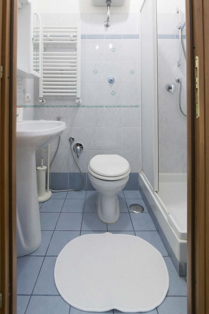 Albachiara Guest House Basic Double Room, 1 Queen Bed, Ensuite 4