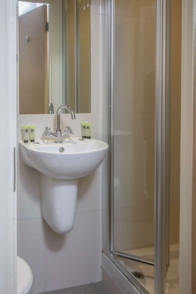 Queensway Hotel, Sure Hotel Collection by Best Western Standard Loft, 1 Double Bed, Non Smoking (Shower Only) 7