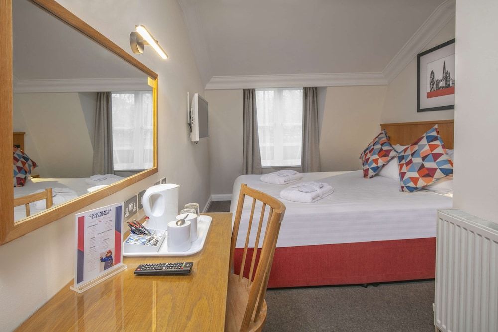 Queensway Hotel, Sure Hotel Collection by Best Western Standard Loft, 1 Double Bed, Non Smoking (Shower Only) 3