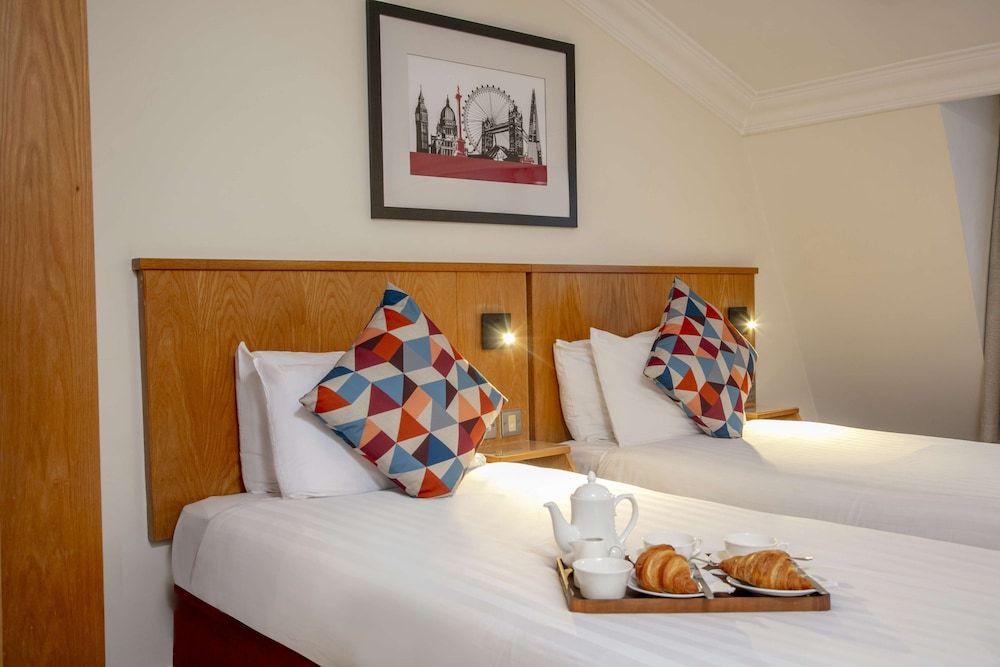 Queensway Hotel, Sure Hotel Collection by Best Western Standard Loft, 2 Twin Beds, Non Smoking (Shower Only) 2