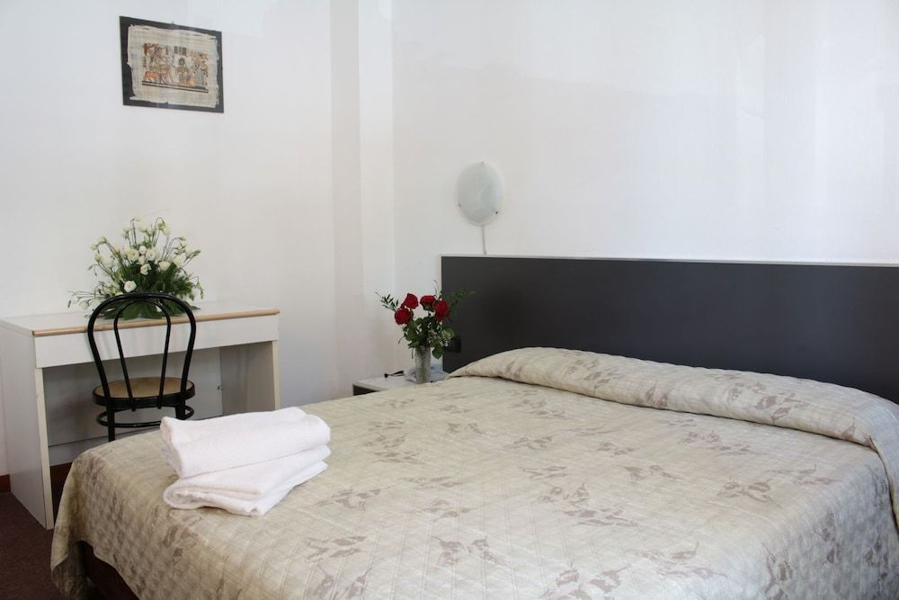 Hotel Giada Traditional Double Room, 1 Queen Bed, Non Smoking, Ensuite 3