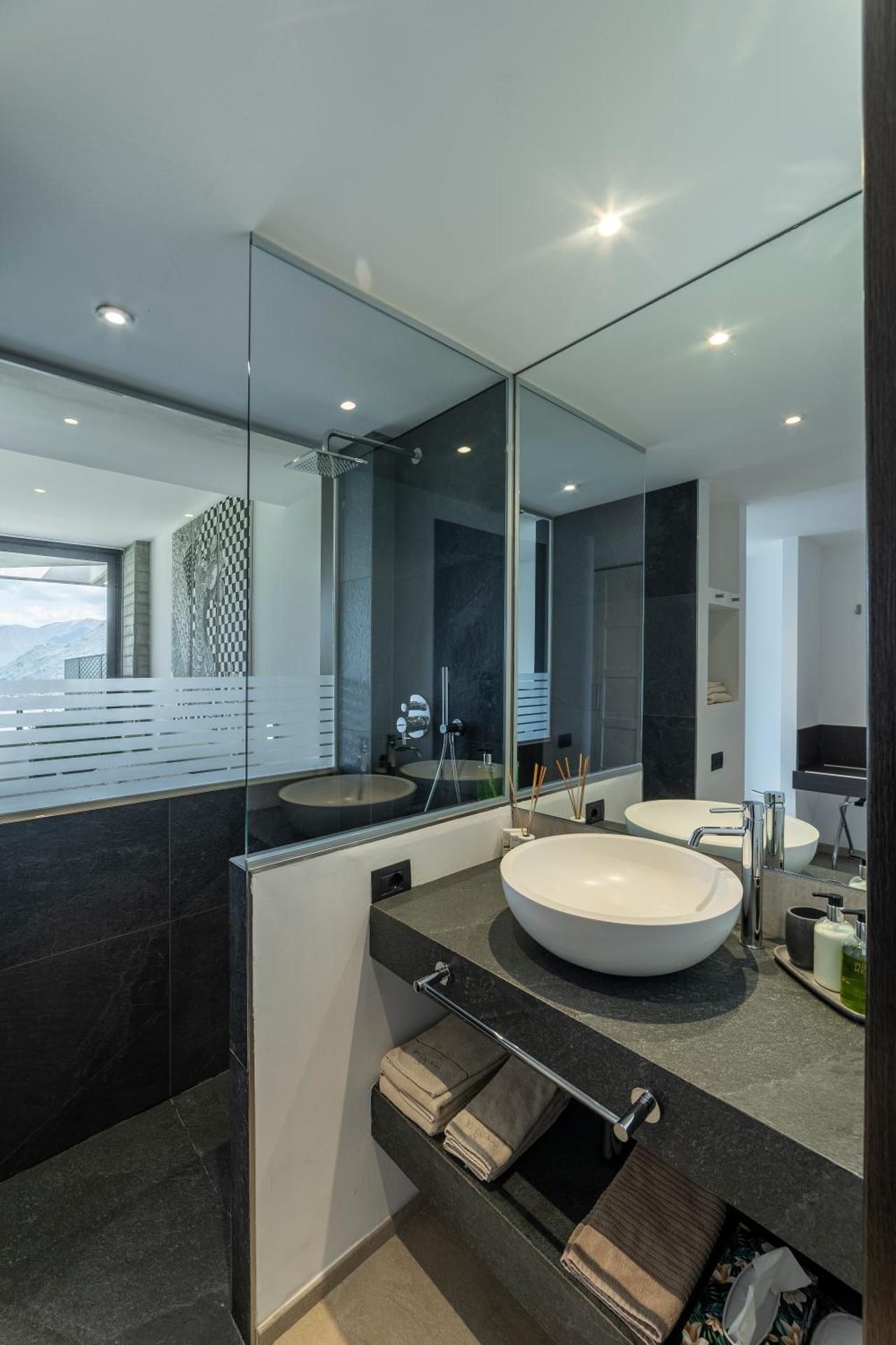 Suite with Lake View and Terrace