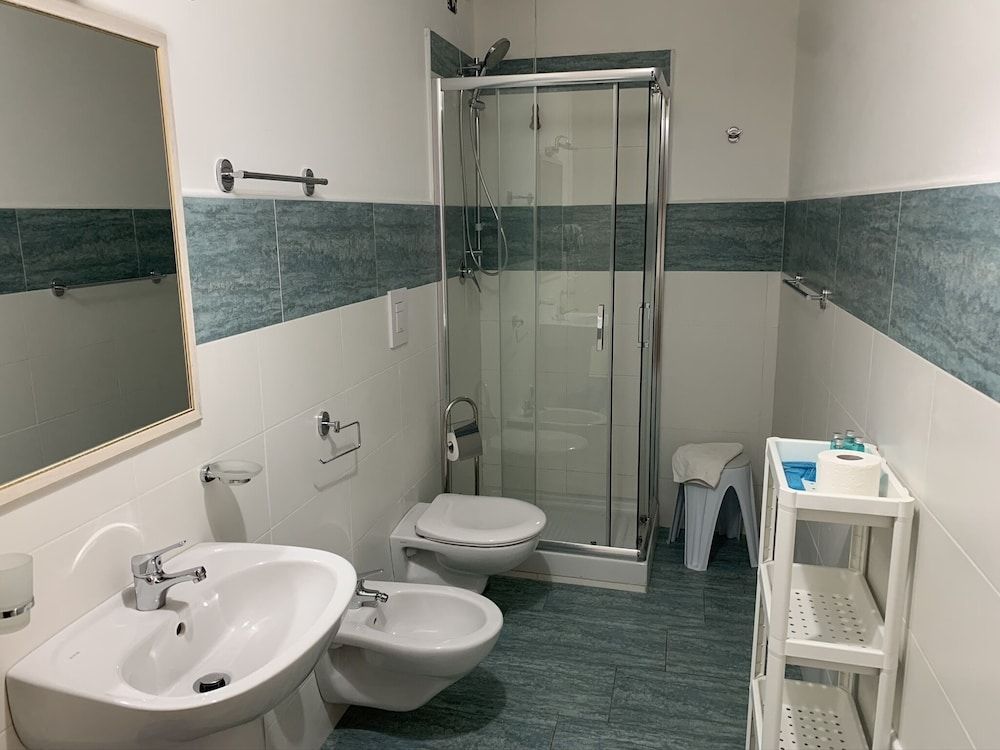 Luna B&B Standard Quadruple Room, 2 Bedrooms, Ensuite 5