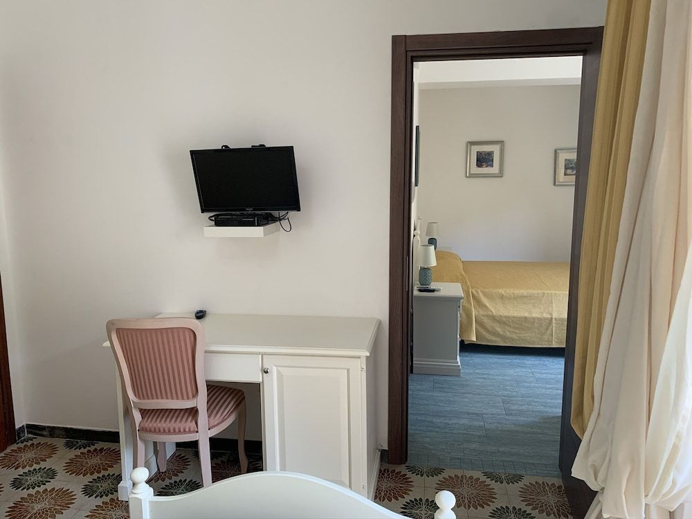 Luna B&B Standard Quadruple Room, 2 Bedrooms, Ensuite 8