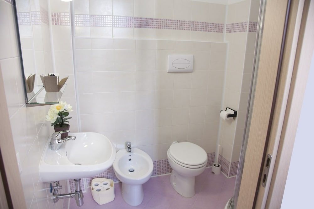 Hotel Poma Economy Double Room 3