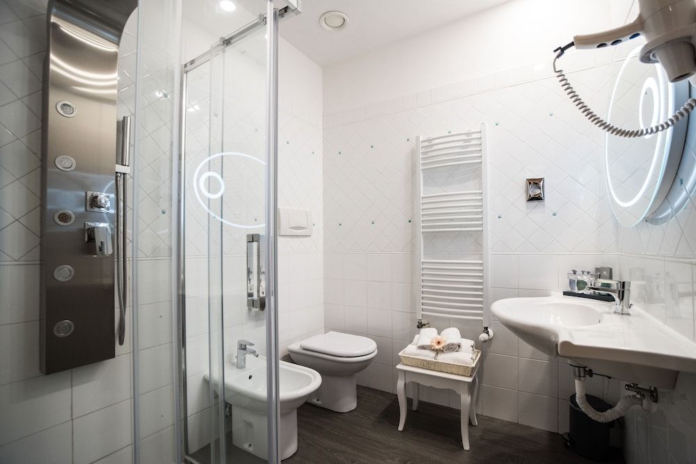 Ala d'Oro Family Room 6