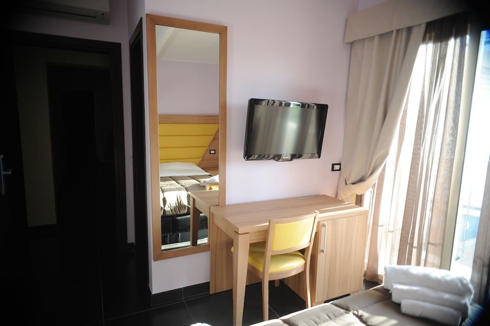 Ostia Antica Suite BB Double or Twin Room 5