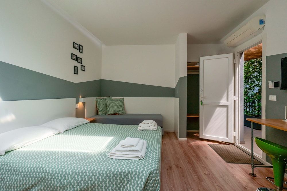 undefined Funtanir Rooms 4