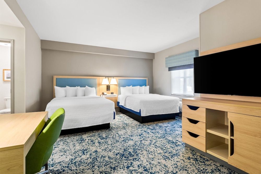 Studio Suite, 2 Queen Beds with Sofabed