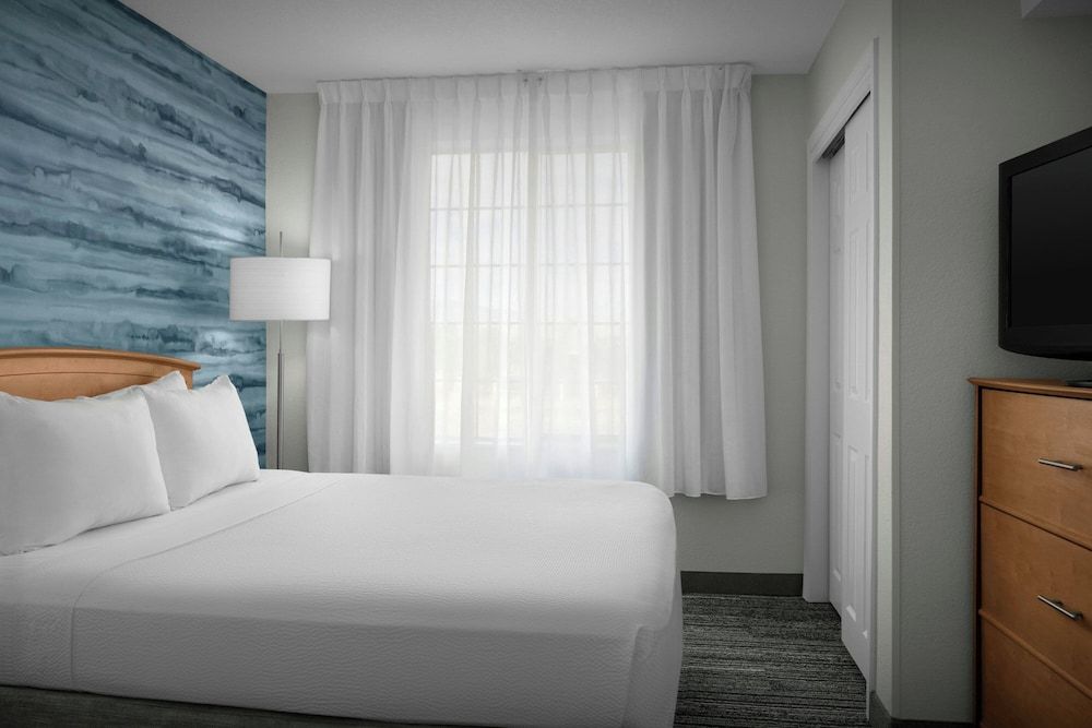 Suite, 2 Bedrooms, Non Smoking (Mobility/Hearing Accessible, Tub)