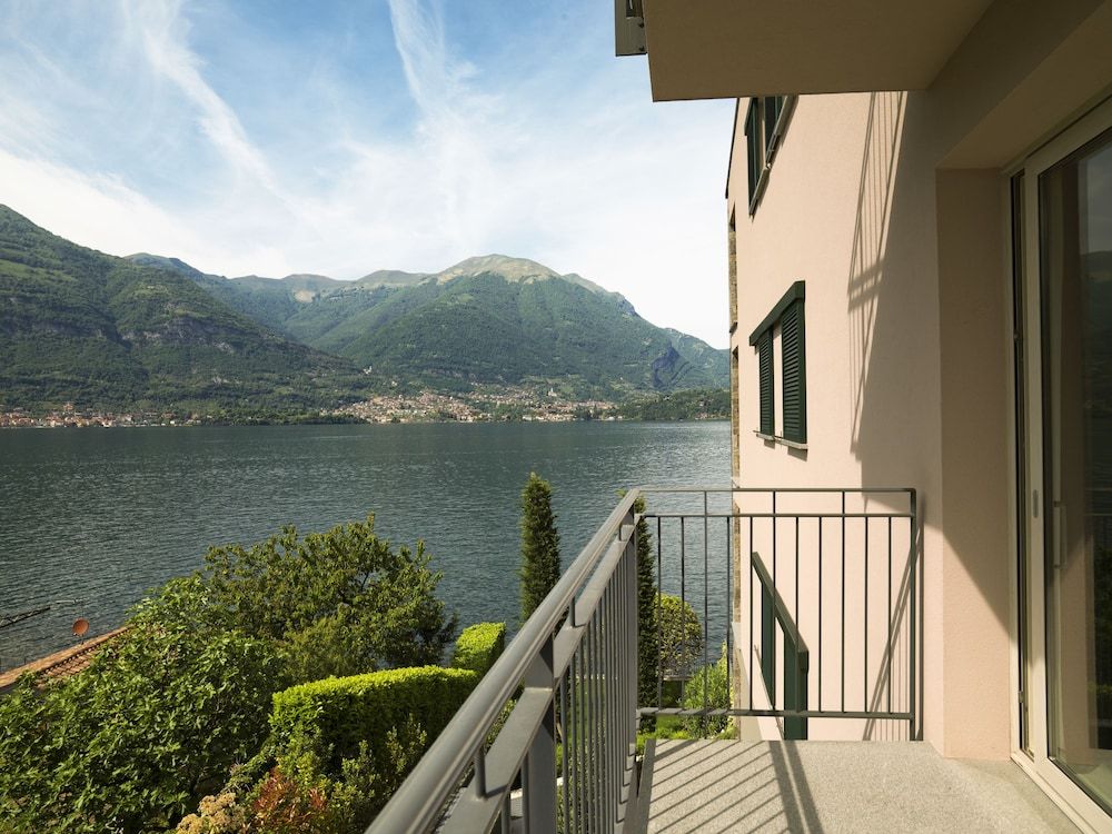 Apartment, 1 Bedroom, Partial Lake View, Corner