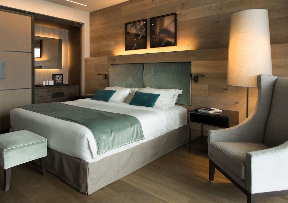 Superior Room, Lake View