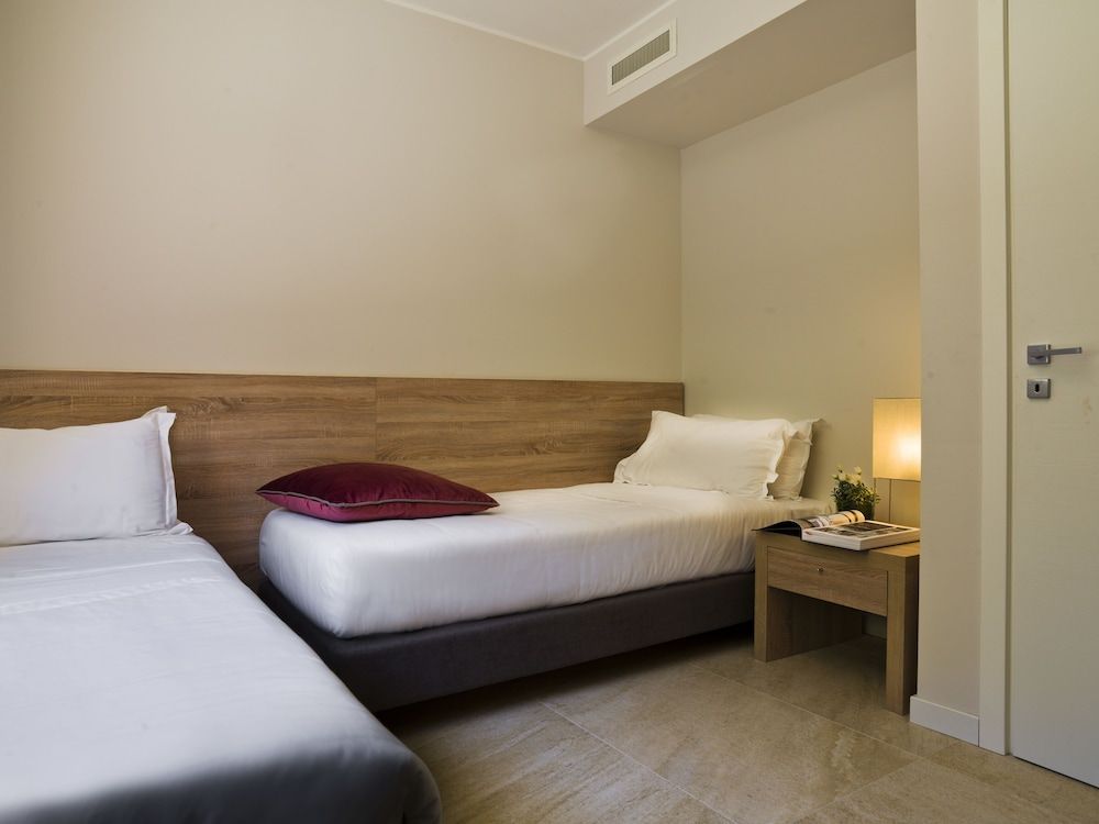 Room (Triplex Maisonnette)