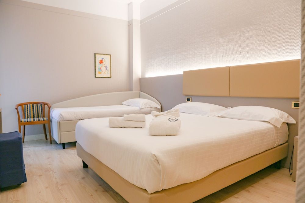 Hotel Augustus Classic Triple Room 2