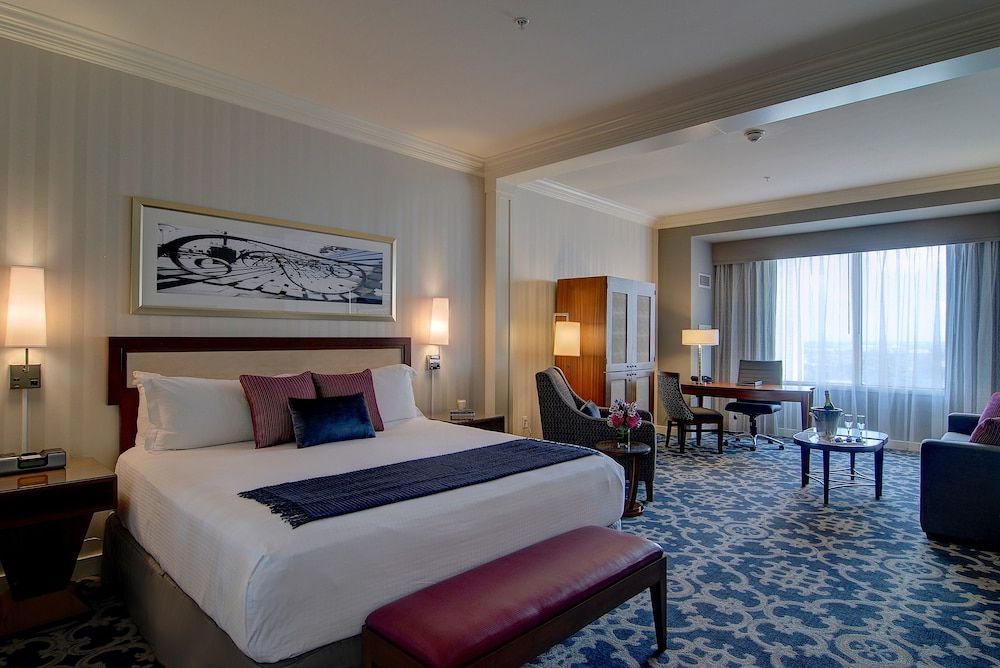 Grand Suite, 1 King Bed, City View (Junior)