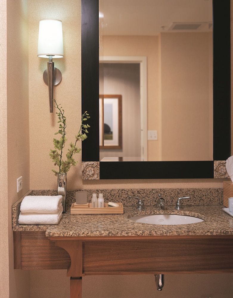 Luxury Room, 1 King Bed, River View