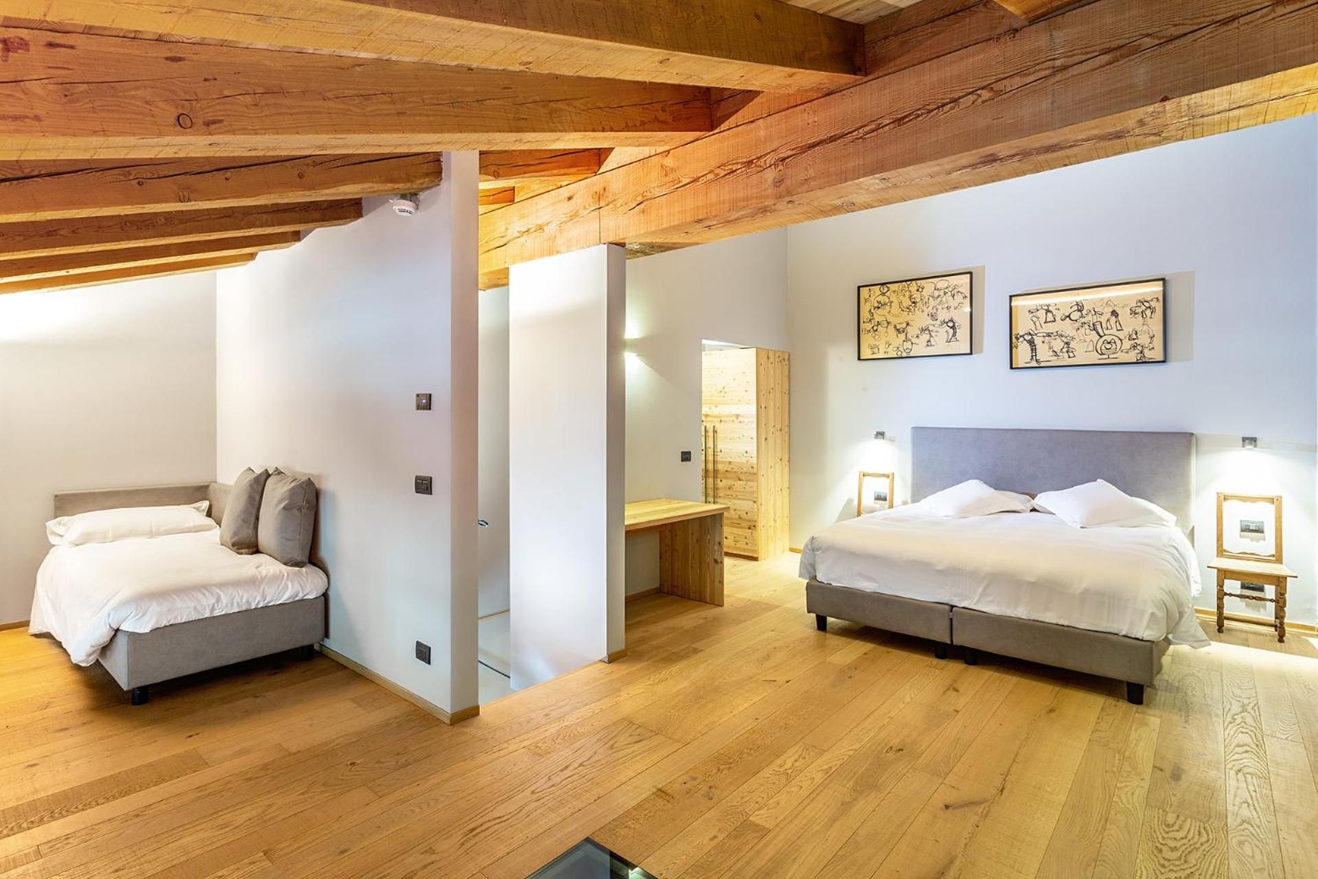 Suite with Sauna and Whirlpool