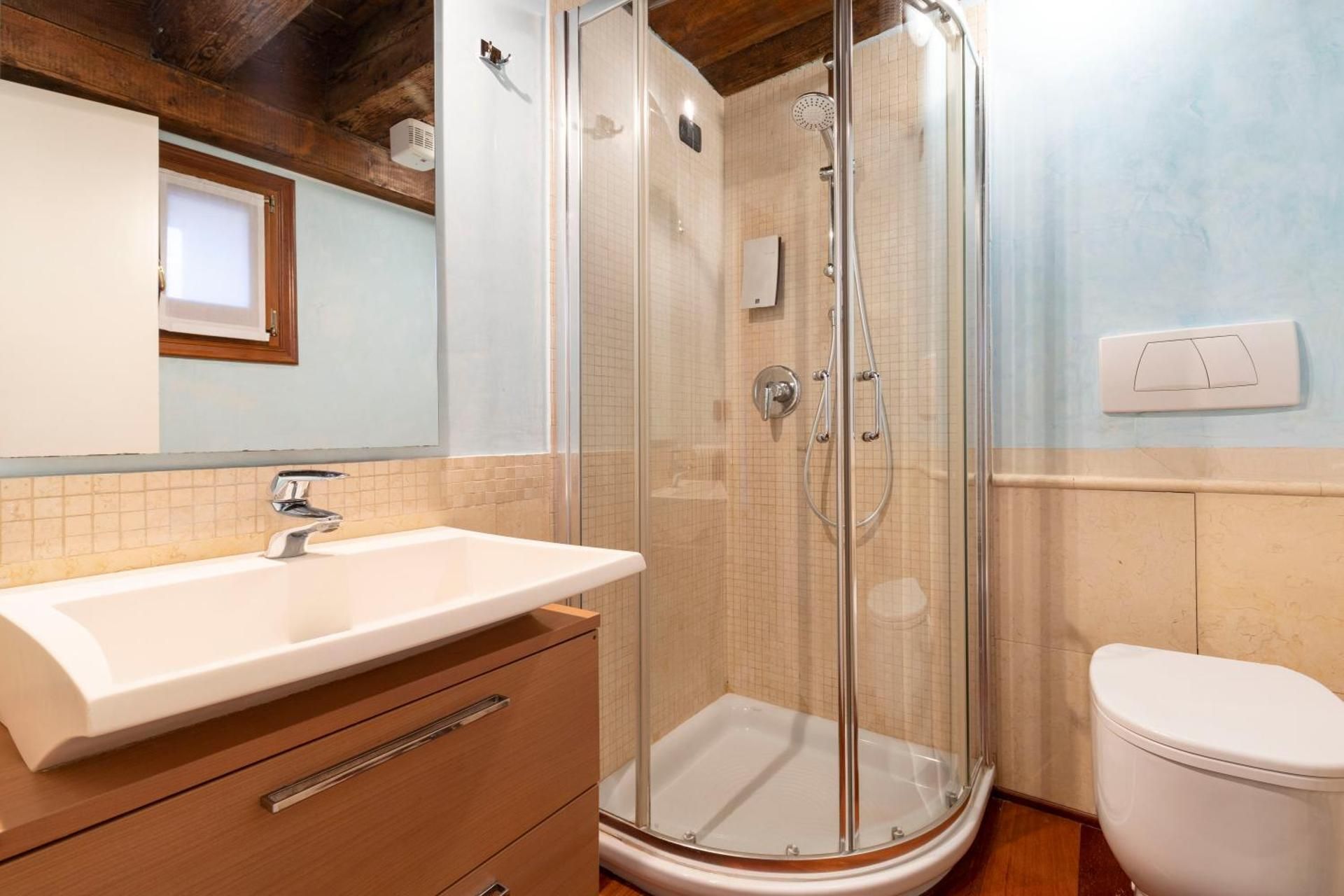 Two-Bedroom Apartment with 2 Bathrooms