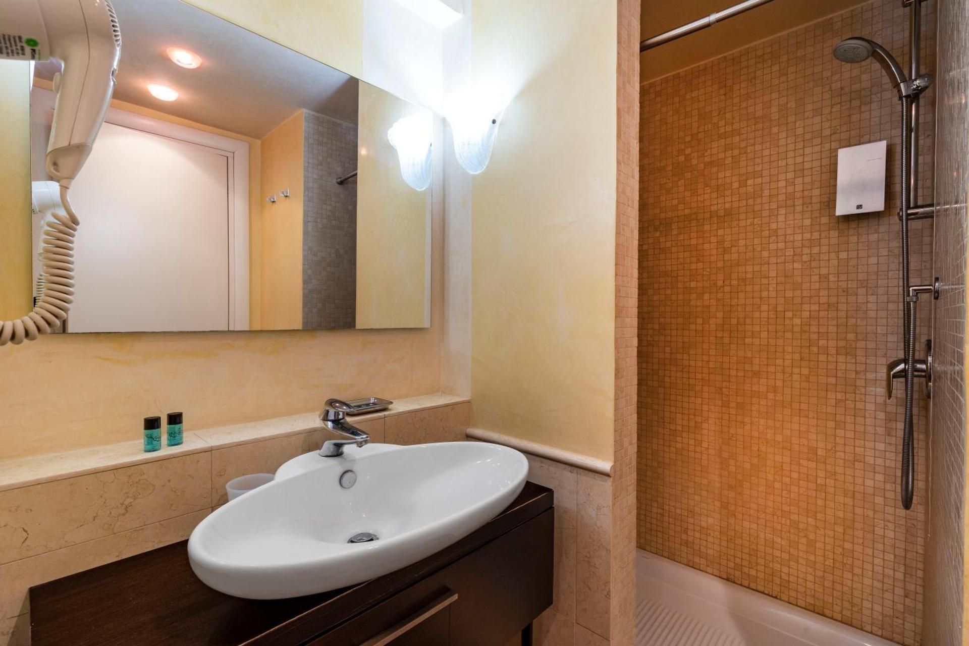 Apartment - Split Level with 2 bathrooms