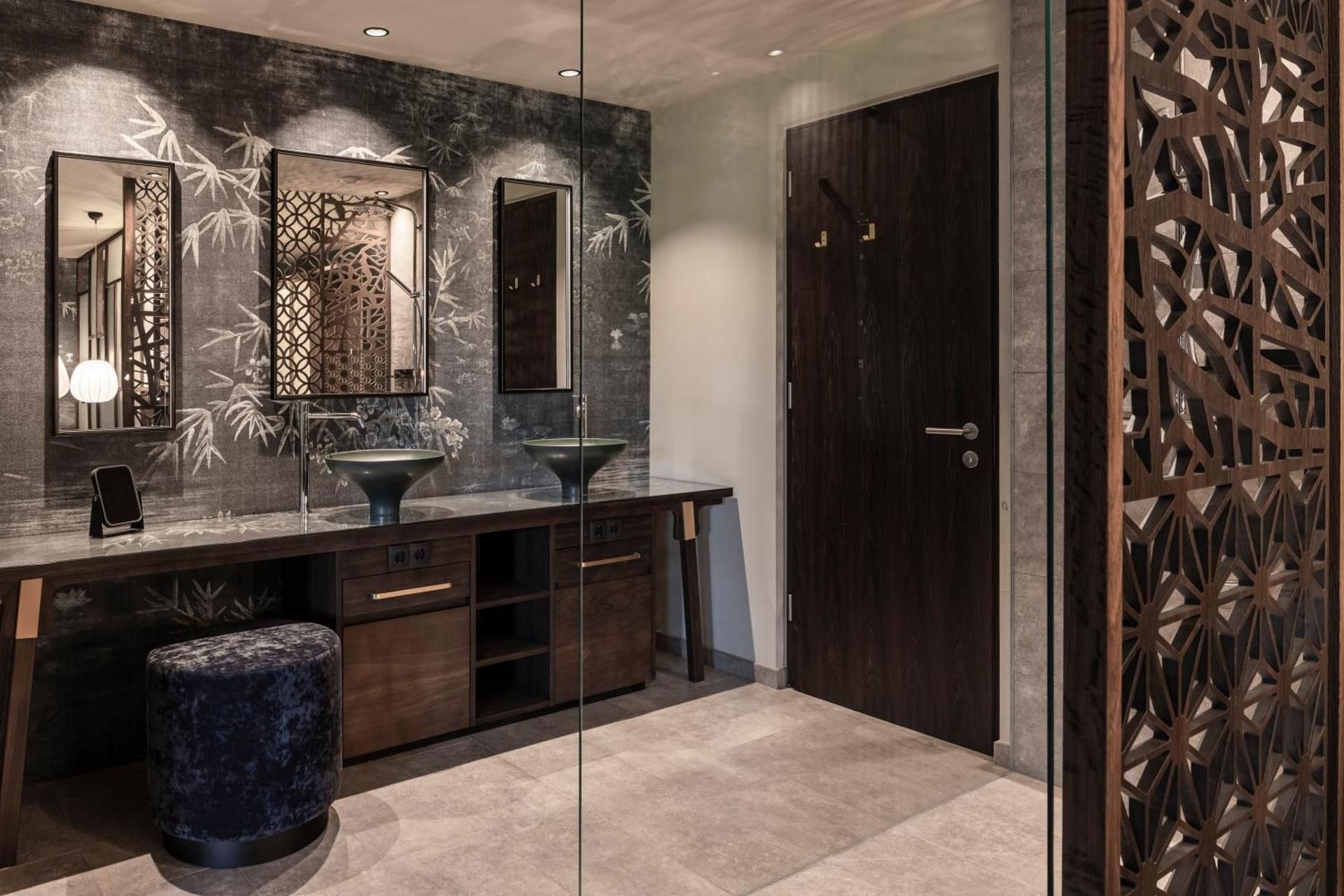 Deluxe Suite with Balcony
