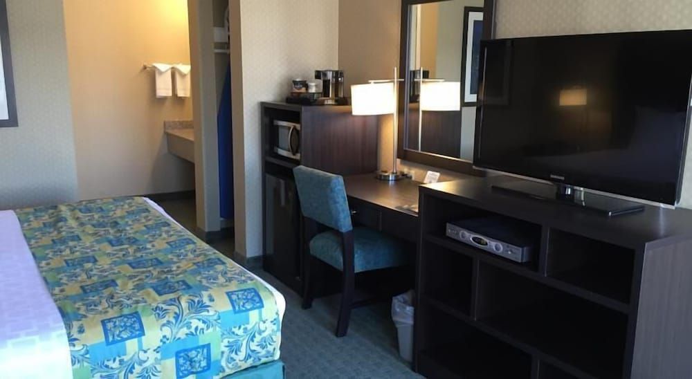 Regency Inn SFO Airport Deluxe Room, 1 King Bed (Upstairs room, stair access only) 9