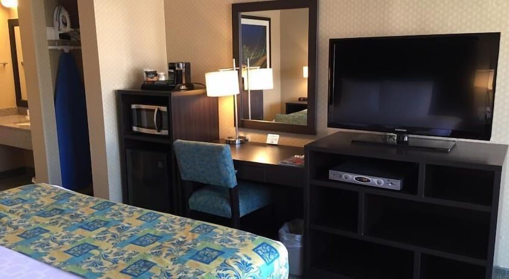 Regency Inn SFO Airport Deluxe Room, 1 King Bed (Upstairs room, stair access only) 10