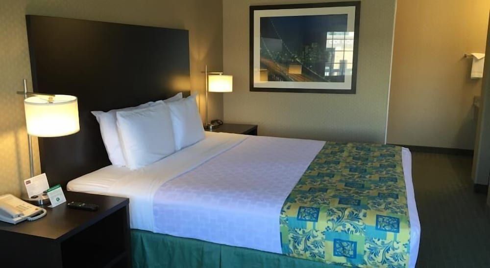 Regency Inn SFO Airport Deluxe Room, 1 King Bed (Upstairs room, stair access only) 2