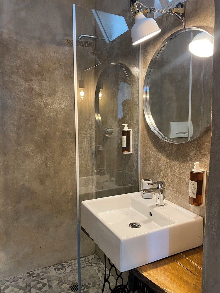 Black Market Hotel Standard Triple Room, Harbor View, Tower 2