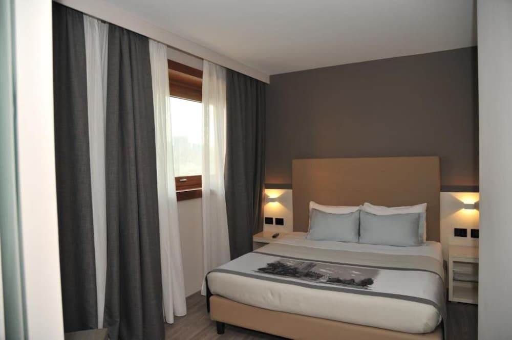 Suite, 1 King Bed with Sofa bed, Balcony