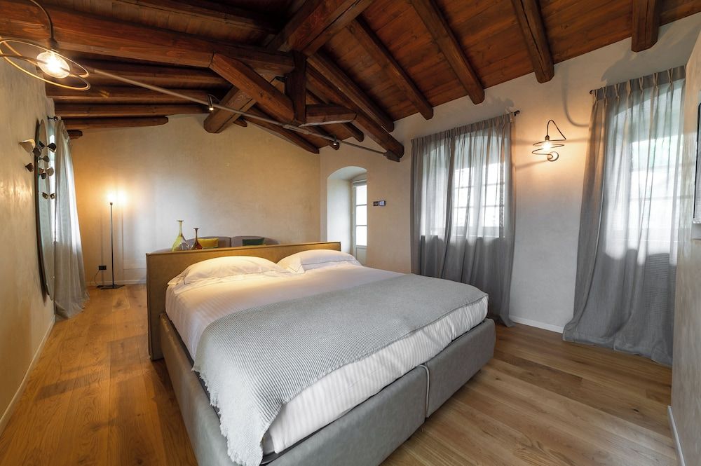 Relais San Vigilio al Castello Deluxe Double Room, City View