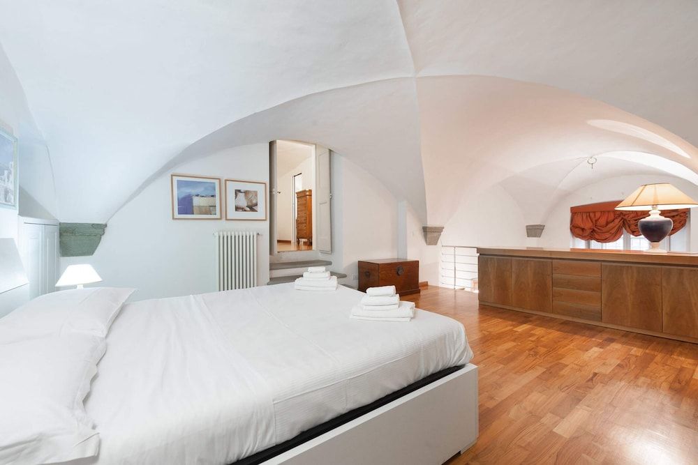 Short-let Florence Pontevecchio Suite Apartment, 2 Bedrooms 6
