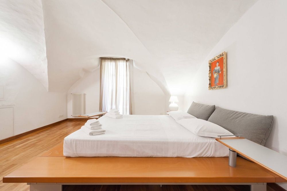 Short-let Florence Pontevecchio Suite Apartment, 2 Bedrooms 9