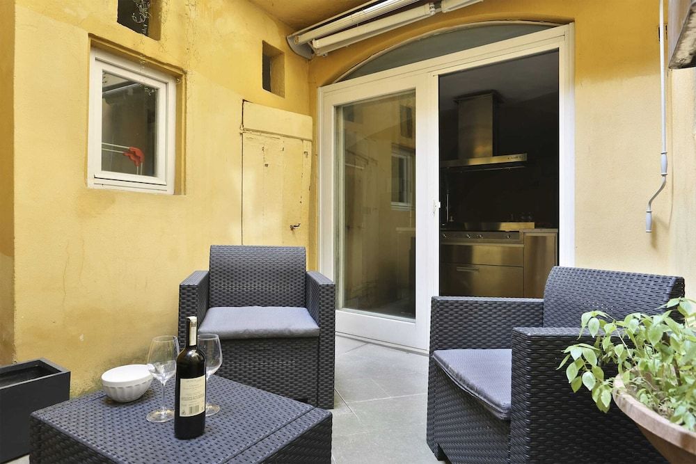 Short-let Florence Pontevecchio Suite Apartment, 2 Bedrooms 15