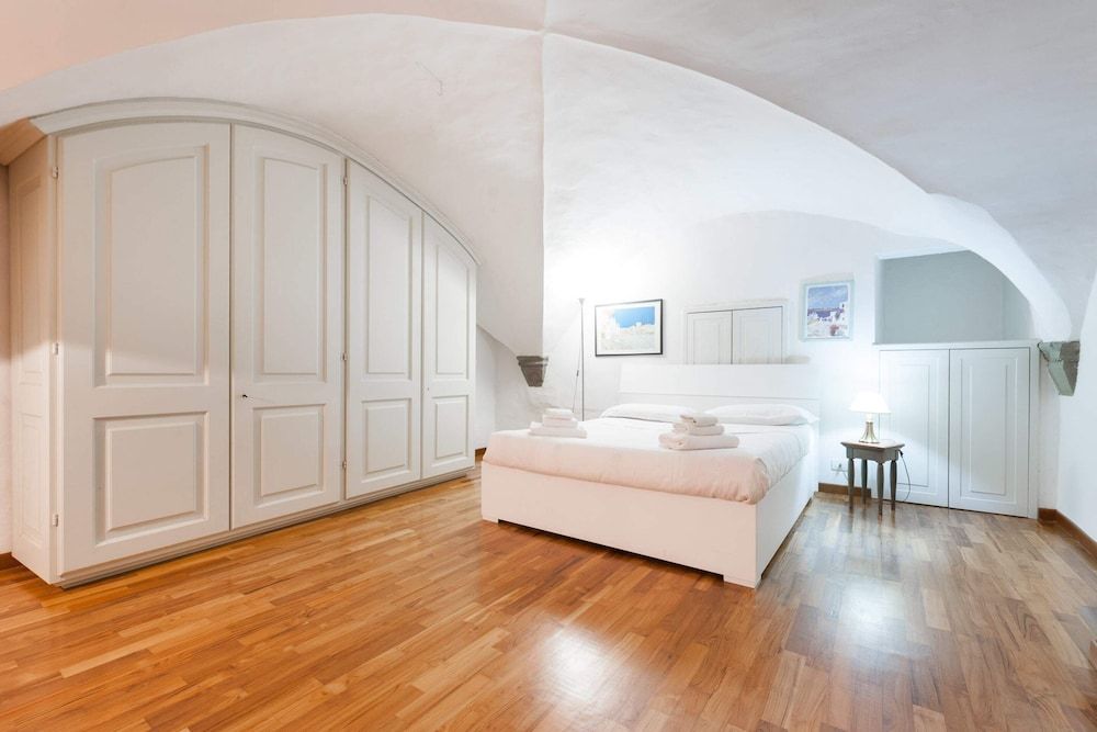 Short-let Florence Pontevecchio Suite Apartment, 2 Bedrooms 7