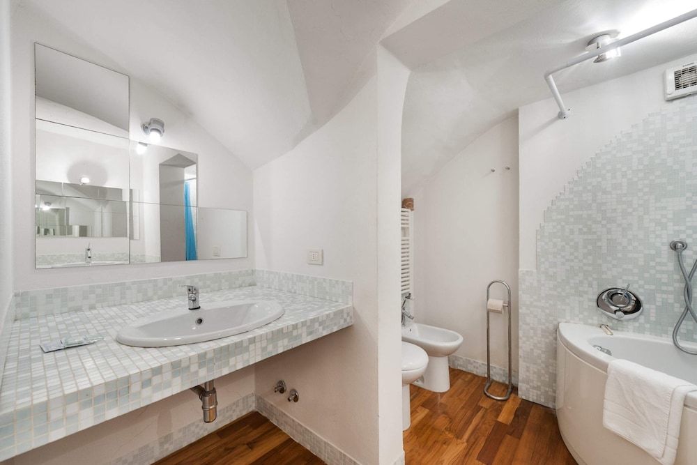 Short-let Florence Pontevecchio Suite Apartment, 2 Bedrooms 22