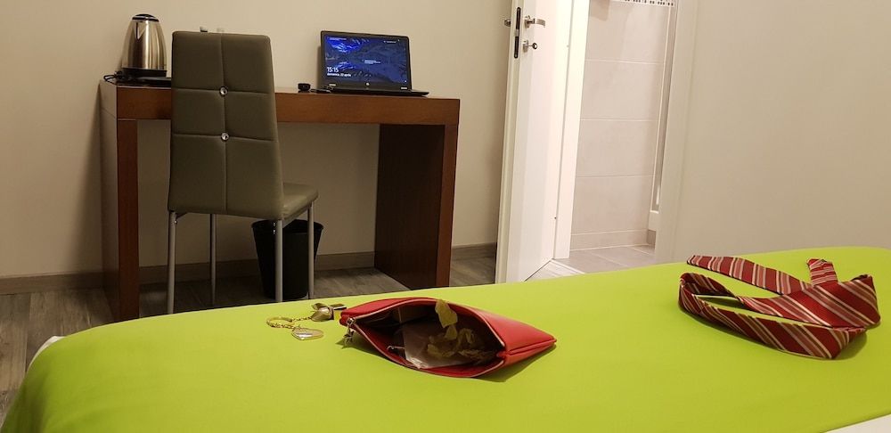 Prima Guest House Collection Basic Triple Room 18