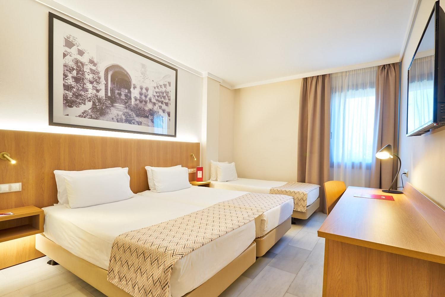 Exe Ciudad de Cordoba Double Room with Extra Bed 2