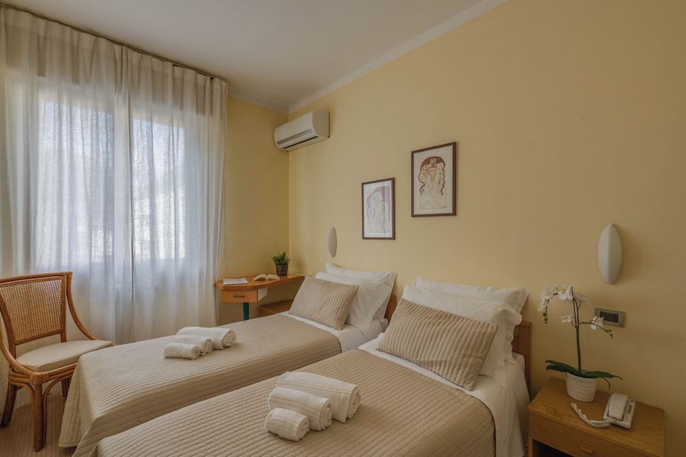 Hotel Massimo Standard Room, 1 Bedroom, Mobility Accessible, Air conditioning 7
