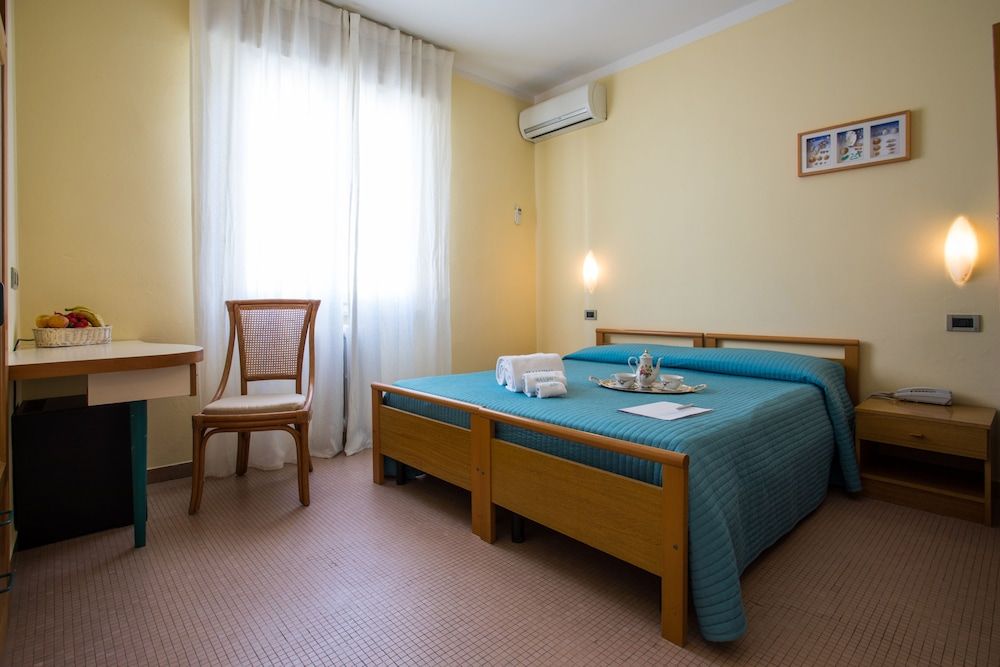 Hotel Massimo Standard Room, 1 Bedroom, Mobility Accessible, Air conditioning 5