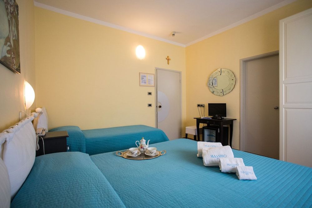 Hotel Massimo Standard Room, 1 Bedroom, Mobility Accessible, Air conditioning 2